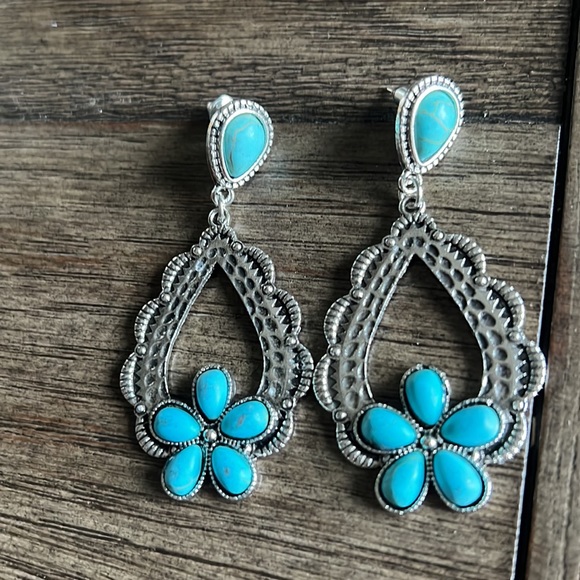 VINTAGE TURQUOISE EARRINGS - Picture 2 of 8